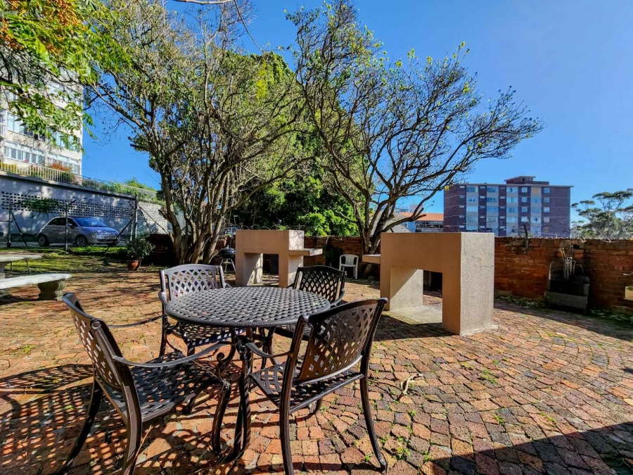 To Let 2 Bedroom Property for Rent in Green Point Western Cape